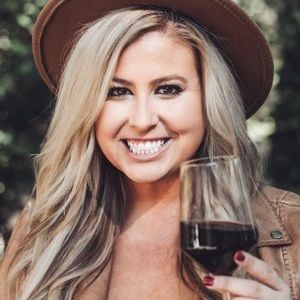 Meet your Posher, Carissa